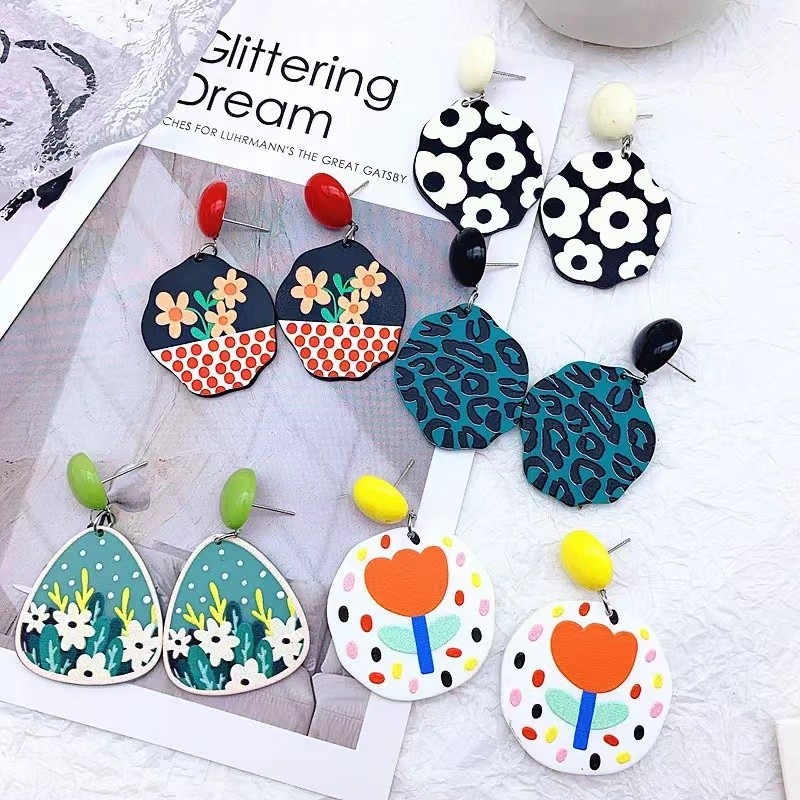 一臺UV打印機，印出今年大熱的亞克力耳飾